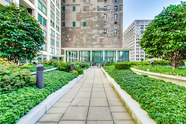 $875,000 | 130 North Garland Court, Unit 1703, Chicago, IL 60602