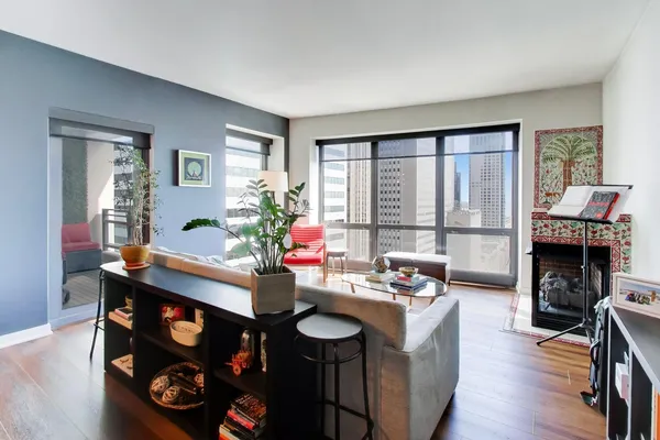 $875,000 | 130 North Garland Court, Unit 1703, Chicago, IL 60602