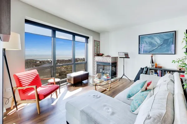 $875,000 | 130 North Garland Court, Unit 1703, Chicago, IL 60602