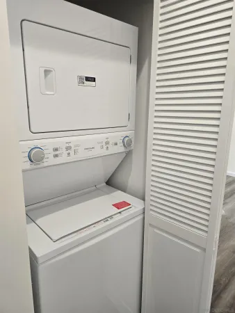 a close up view of a washer and dryer
