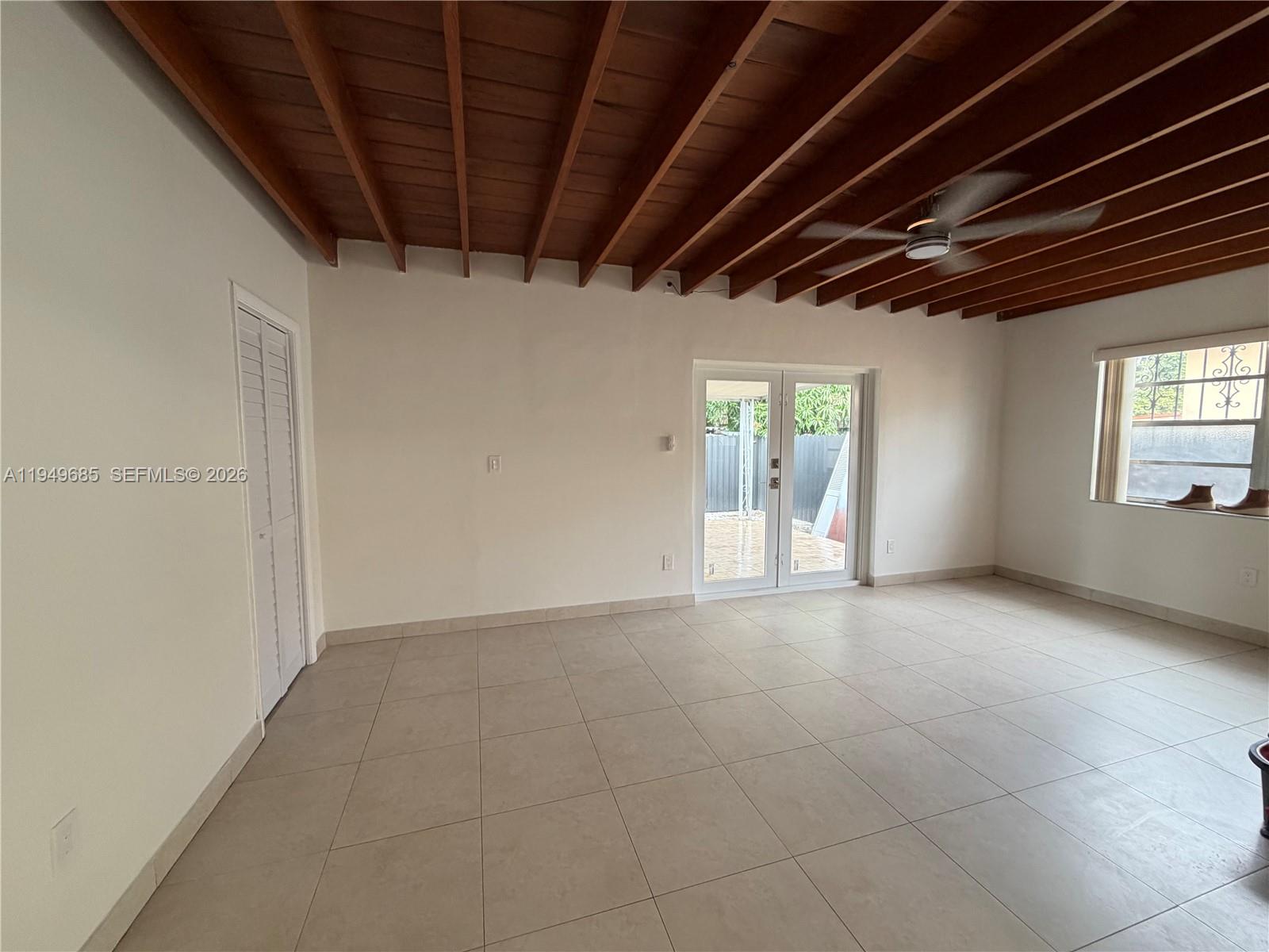 425 East 17th Street Hialeah, FL 33010 - Photo 20 of 24 Florida room