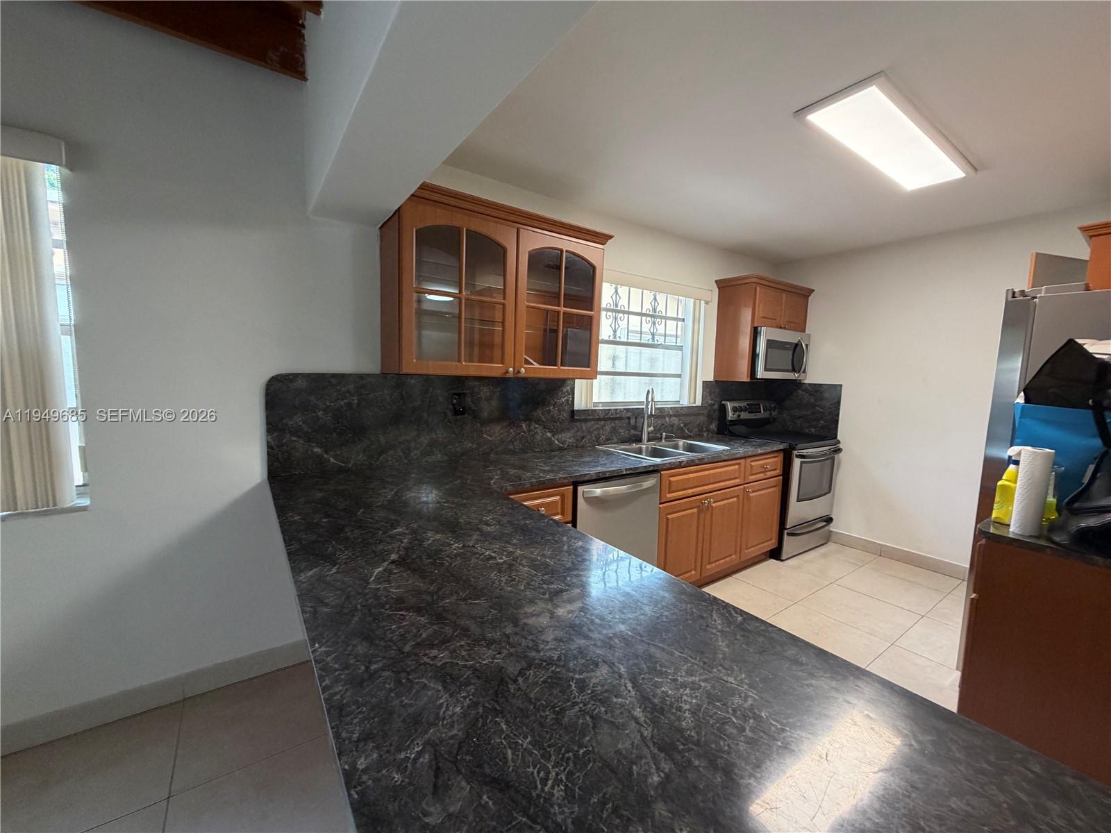 425 East 17th Street Hialeah, FL 33010 - Photo 2 of 24 Large kitchen