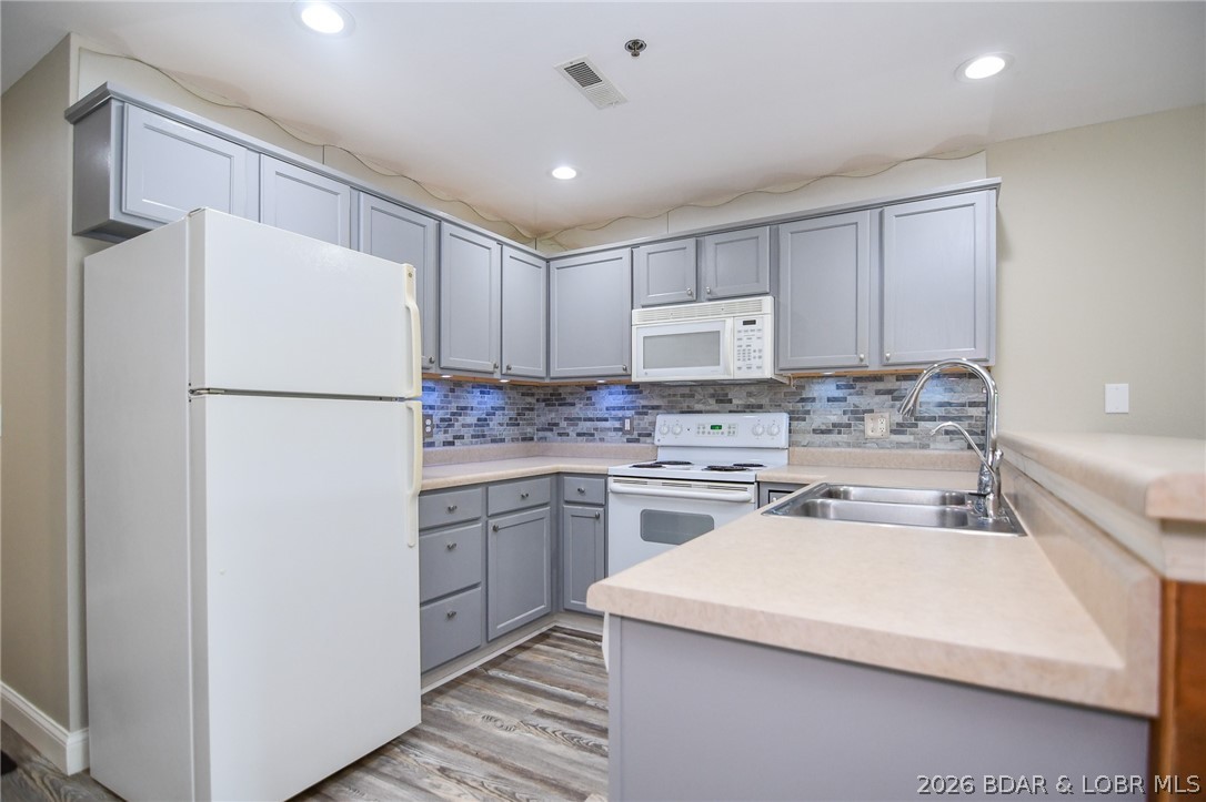 194 Sac Road, Unit D101 Sunrise Beach, MO 65079 - Photo 4 of 47
