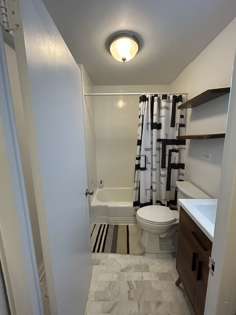 5701 North Sheridan Road, Unit 17D Chicago, IL 60660 - Photo 14 of 20
