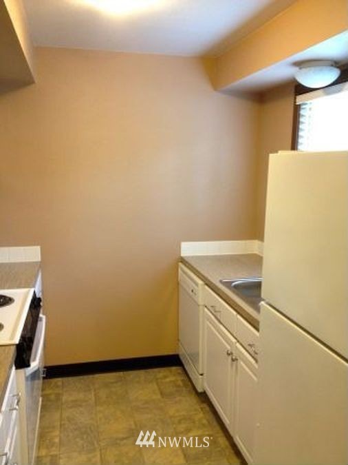18910 Bothell Everett Highway, Unit F2 Bothell, WA 98012 - Photo 7 of 14 Gallery Image 7
