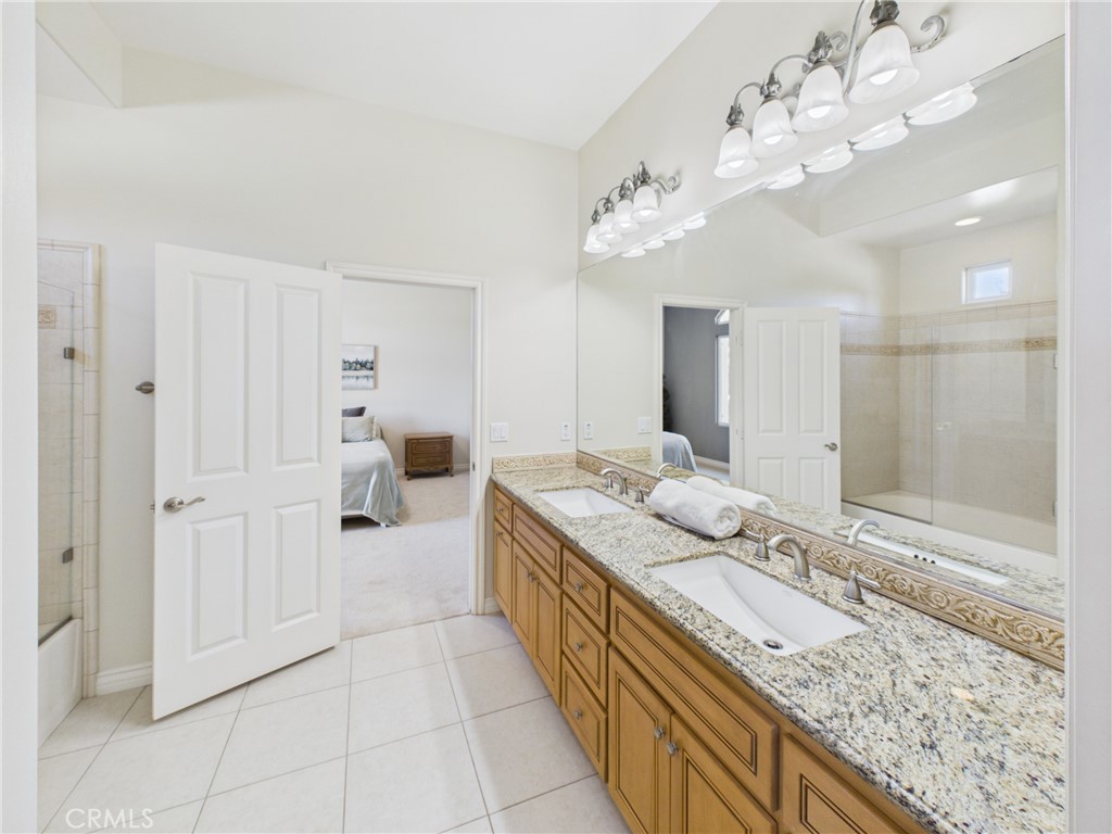 1662 Cherokee Road Corona, CA 92881 - Photo 28 of 60 Jack and Jill bathroom