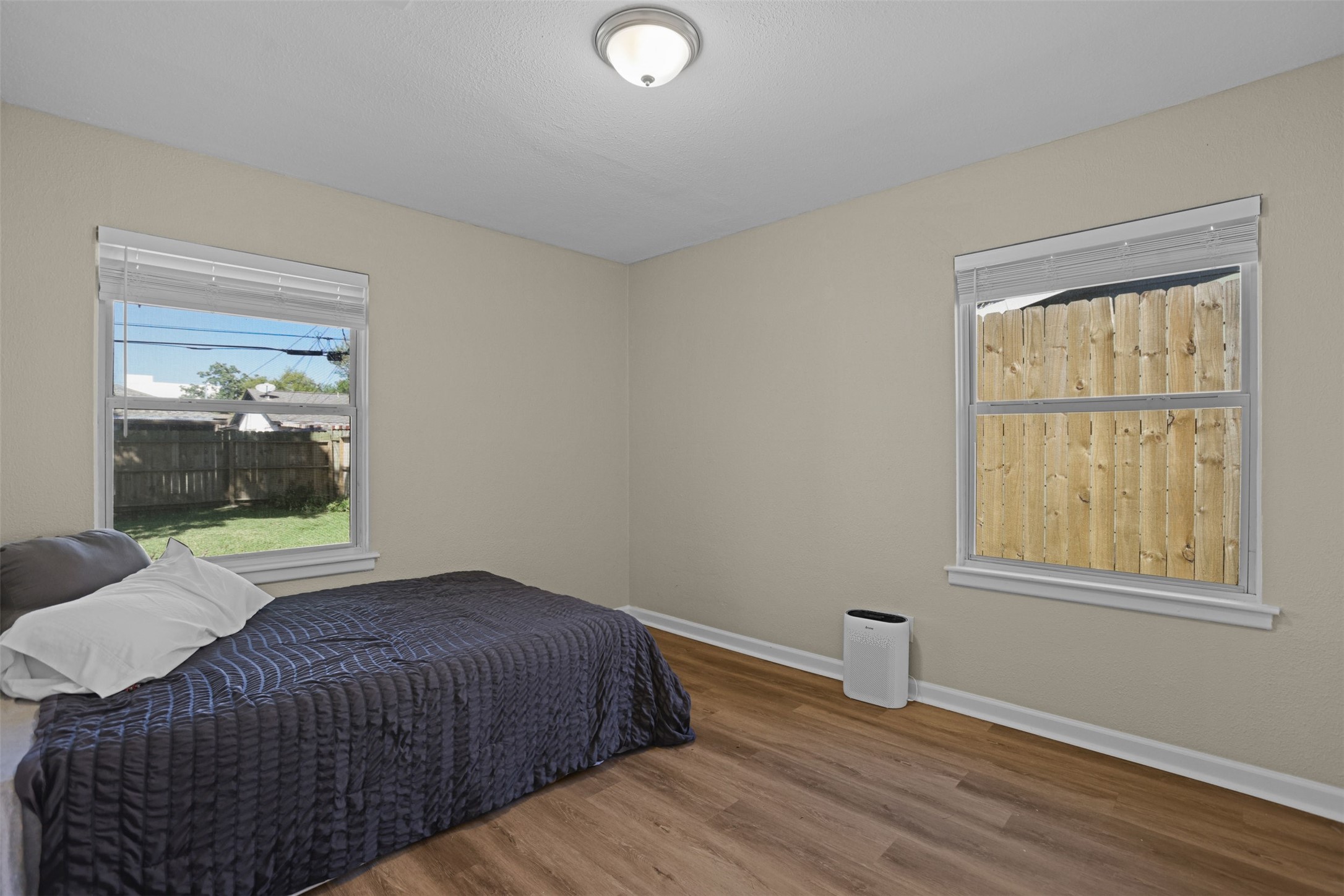 3709 Washington Street Pasadena, TX 77503 - Photo 16 of 22 a bedroom with a bed and a window
