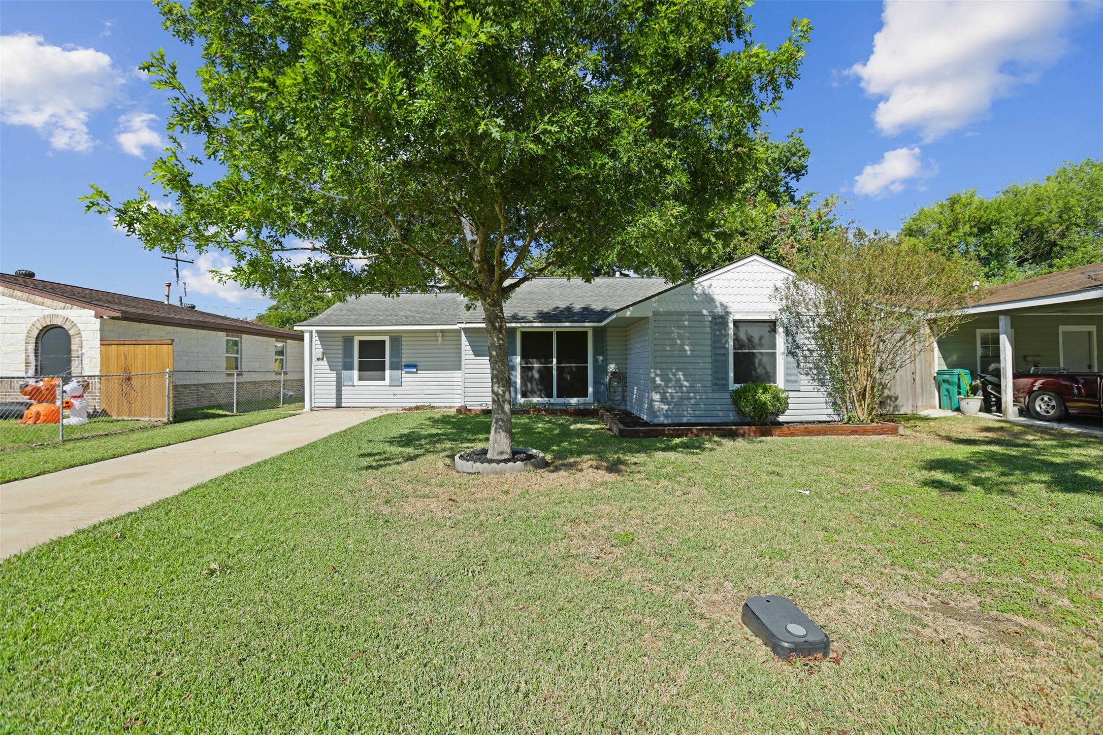 3709 Washington Street Pasadena, TX 77503 - Photo 2 of 22 a front view of a house with a garden
