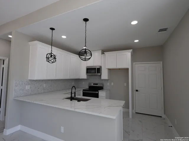 $345,000 | 8803 Rockport, Von Ormy, TX 78073