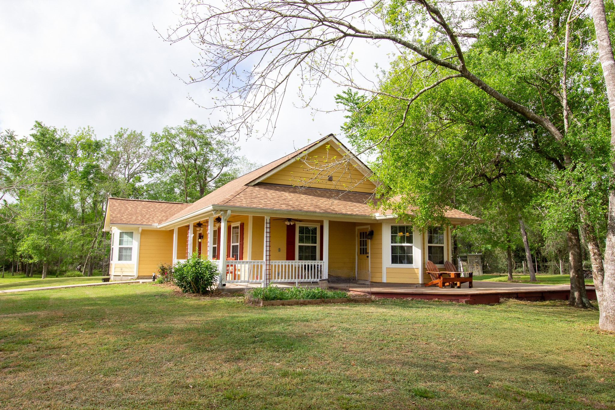 40411 Bosque Road Hempstead, TX 77445 - Photo 5 of 25 Covered front porch with a convenient switched outlet—perfect for effortless holiday lighting and seasonal décor.