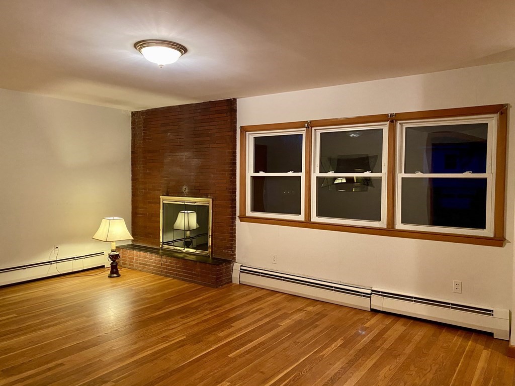 45 Crosby Road Dracut, MA 01826 - Photo 3 of 28 Gallery Image 3