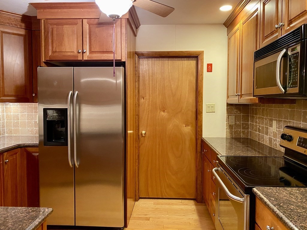 45 Crosby Road Dracut, MA 01826 - Photo 7 of 28 Gallery Image 7