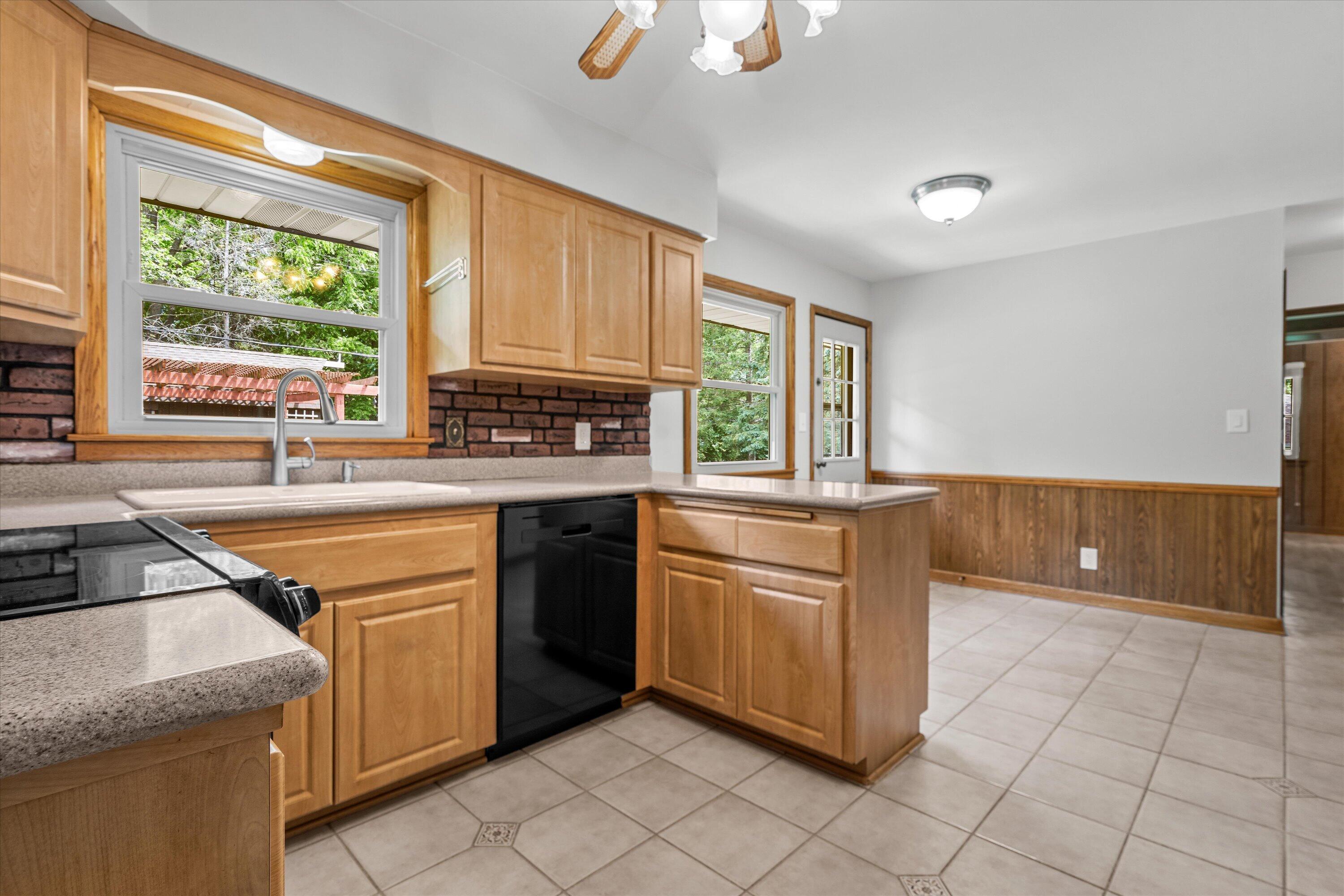 W136N8704 Esquire Road Menomonee Falls, WI 53051 - Photo 7 of 36 Kitchen