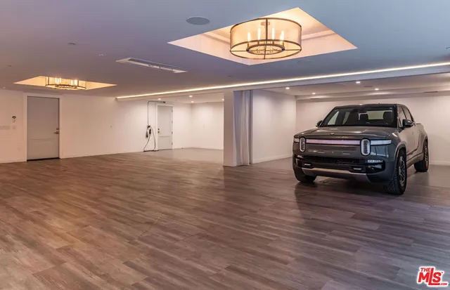 $20,900,000 | 1000 North Norman Place, Los Angeles, CA 90049