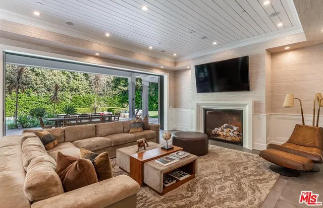 $20,900,000 | 1000 North Norman Place, Los Angeles, CA 90049