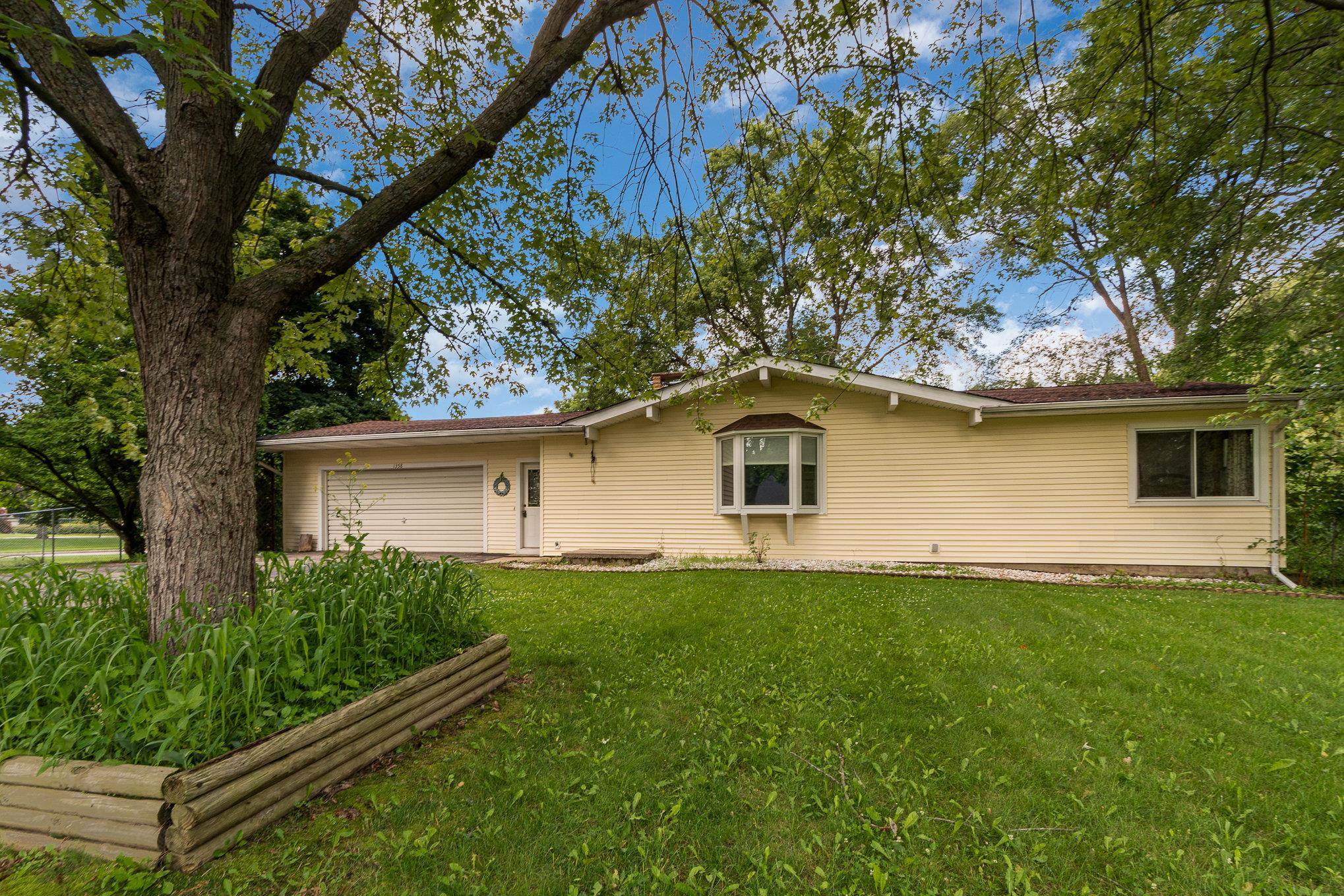 1358 South Crawford Road Mount Pleasant, MI 48858 - Photo 2 of 34