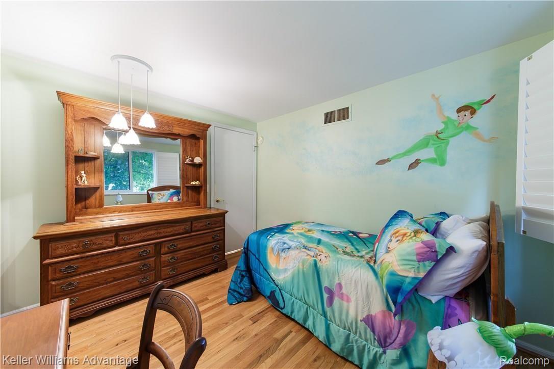 5320 Carroll Lk Road Commerce Township, MI 48382 - Photo 28 of 40 Carroll Lake Rd_5320_Bedroom01_03.jpg