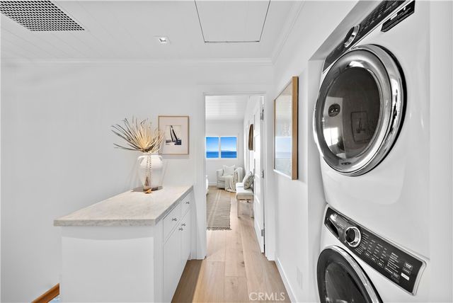 a view of a tennis ground with a large screen