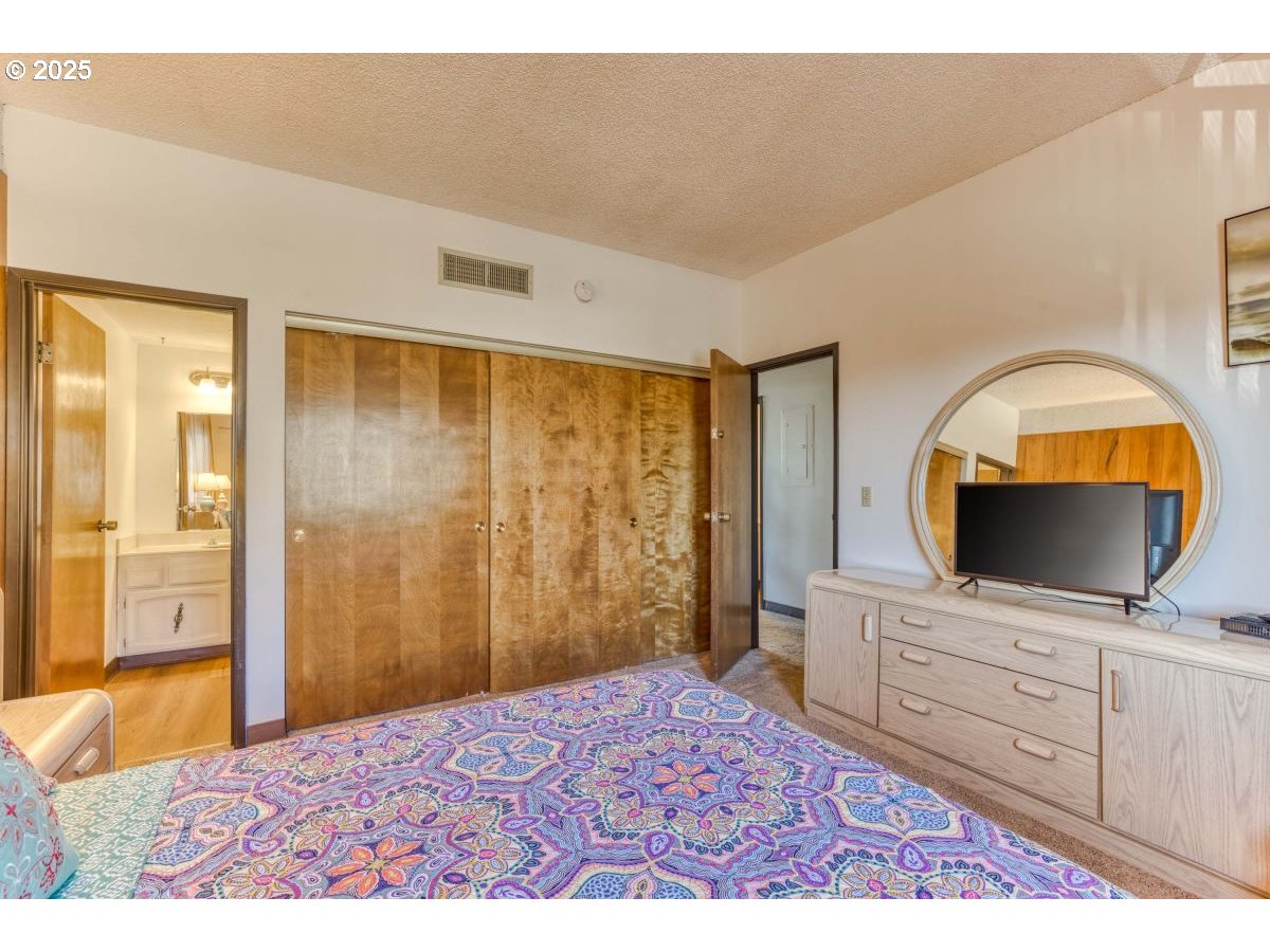 475 South Promenade, Unit 114 Seaside, OR 97138 - Photo 20 of 30 Bedroom