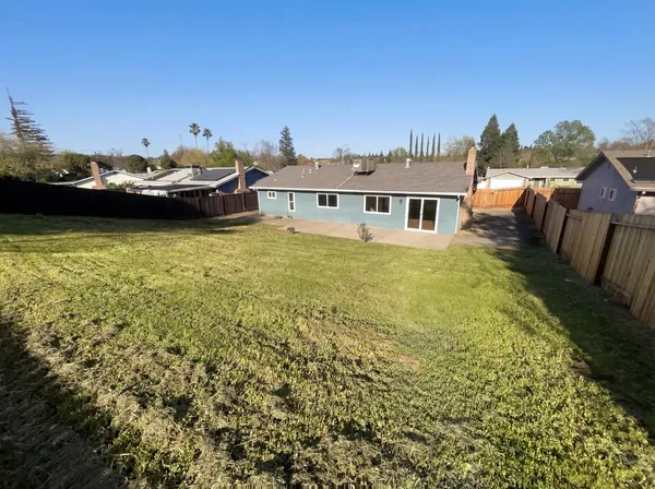 a view of a house with a yard