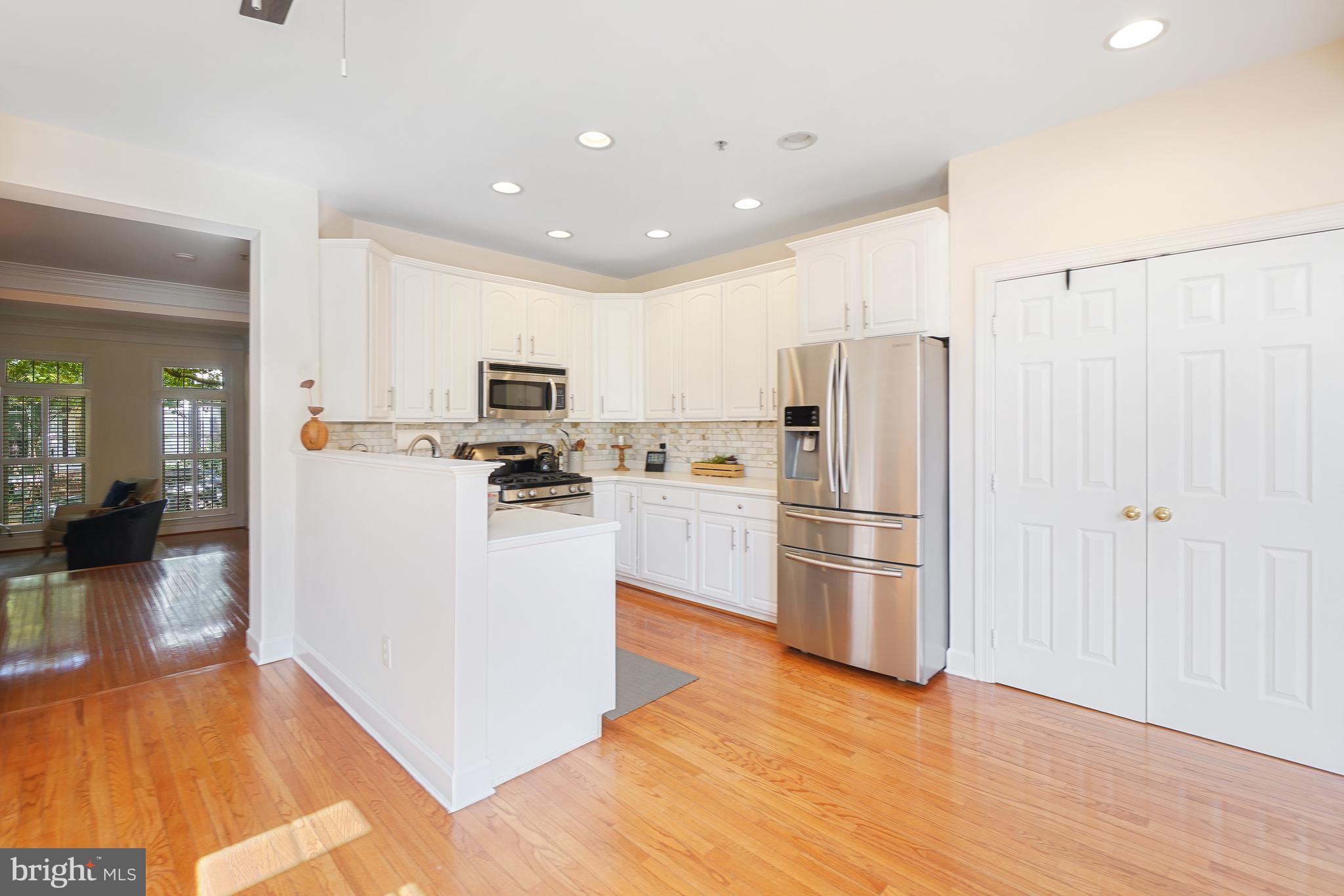 305 Hart Road Gaithersburg, MD 20878 - Photo 14 of 49 Kitchen
