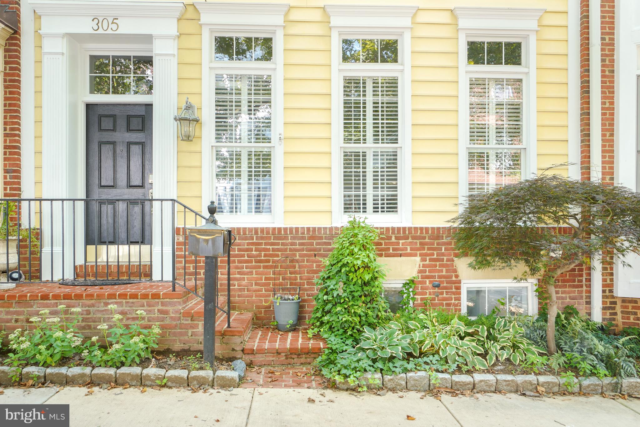 305 Hart Road Gaithersburg, MD 20878 - Photo 2 of 49 Exterior Front