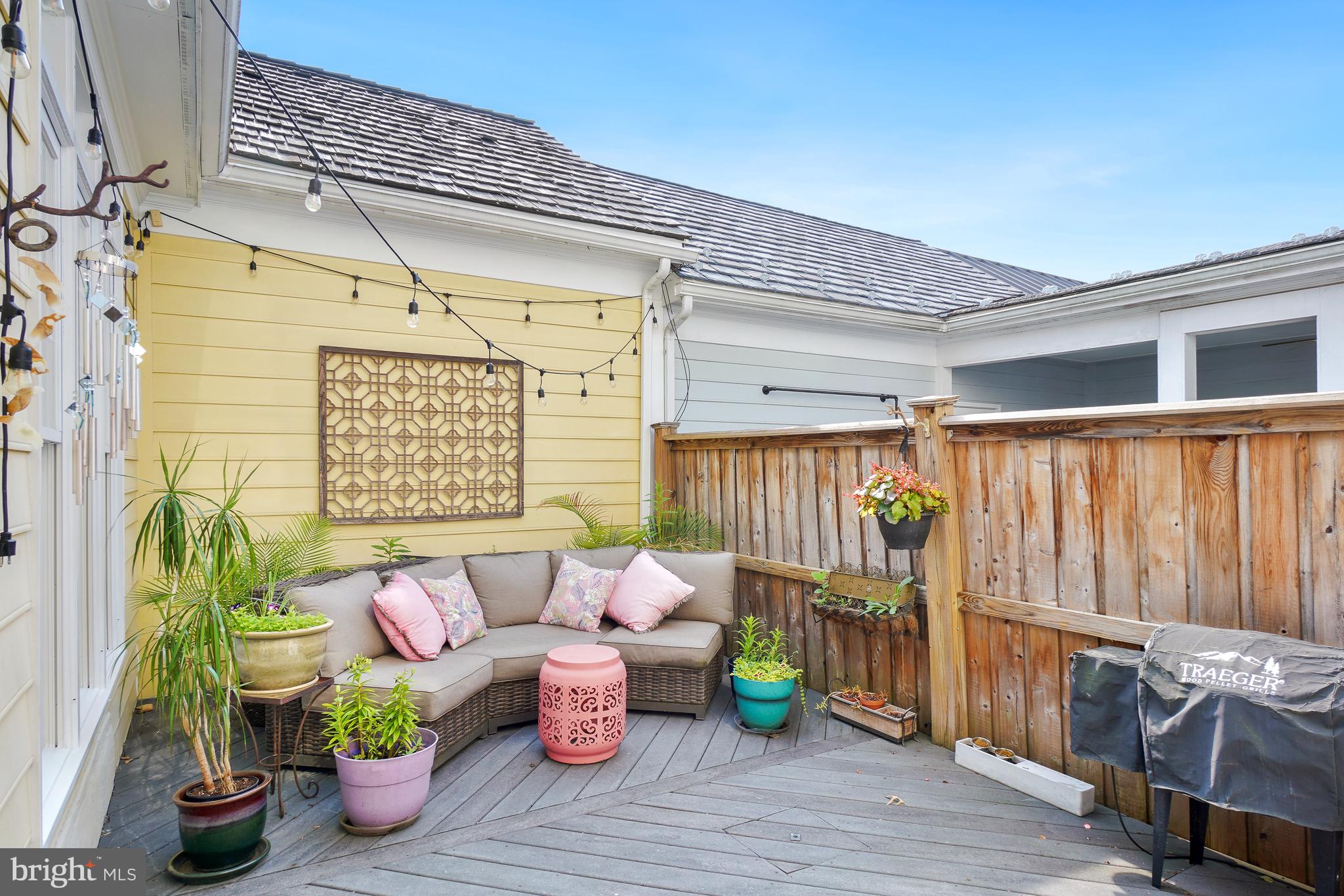 305 Hart Road Gaithersburg, MD 20878 - Photo 22 of 49 Exterior Patio