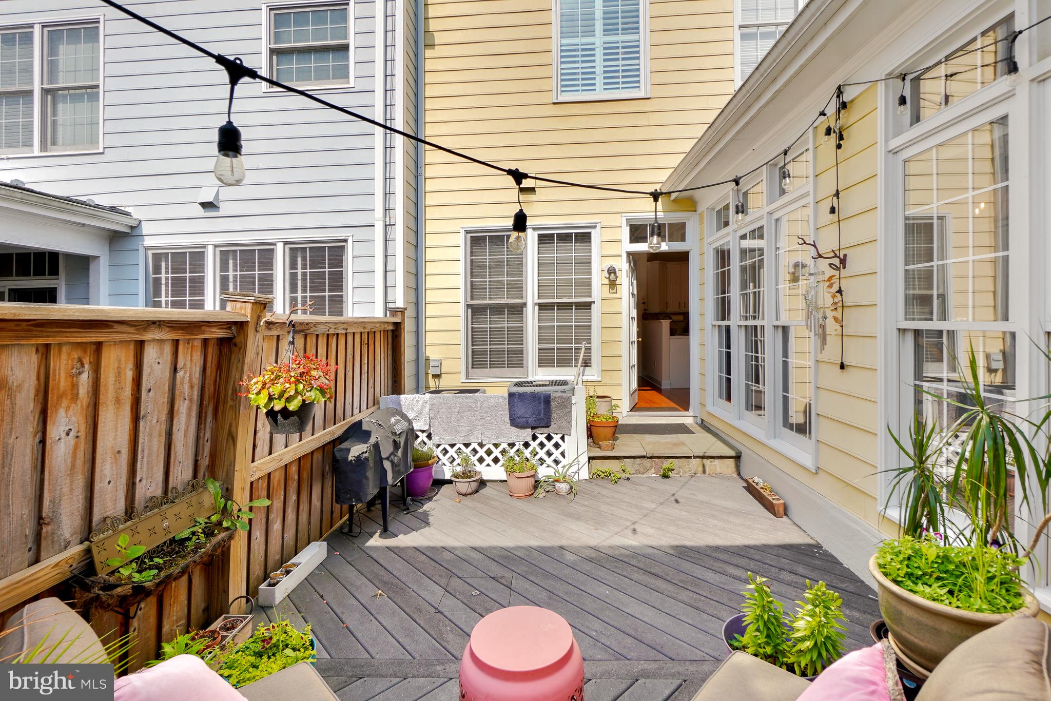 305 Hart Road Gaithersburg, MD 20878 - Photo 23 of 49 Exterior Patio