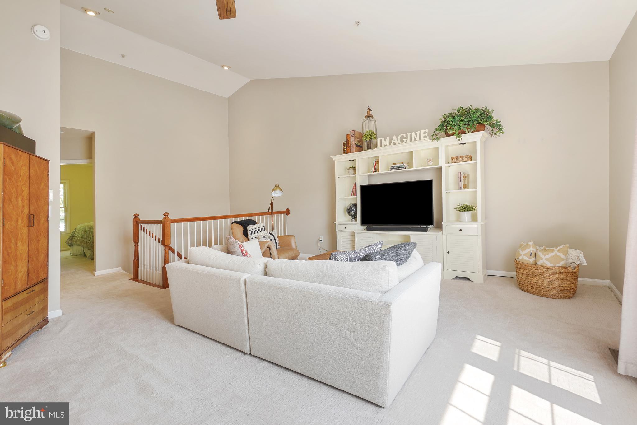 305 Hart Road Gaithersburg, MD 20878 - Photo 38 of 49 Top Level Family/Rec Room