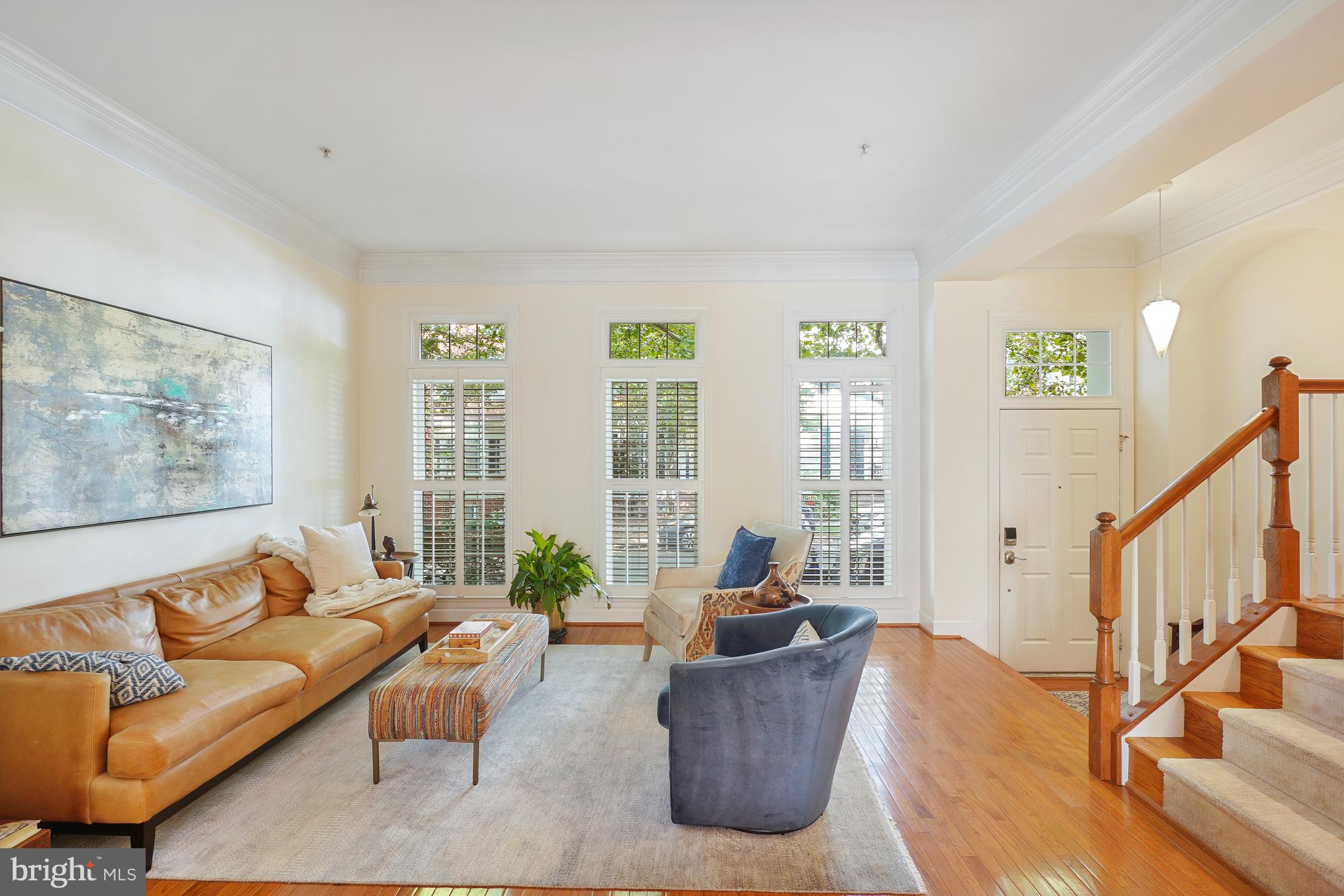 305 Hart Road Gaithersburg, MD 20878 - Photo 5 of 49 Living