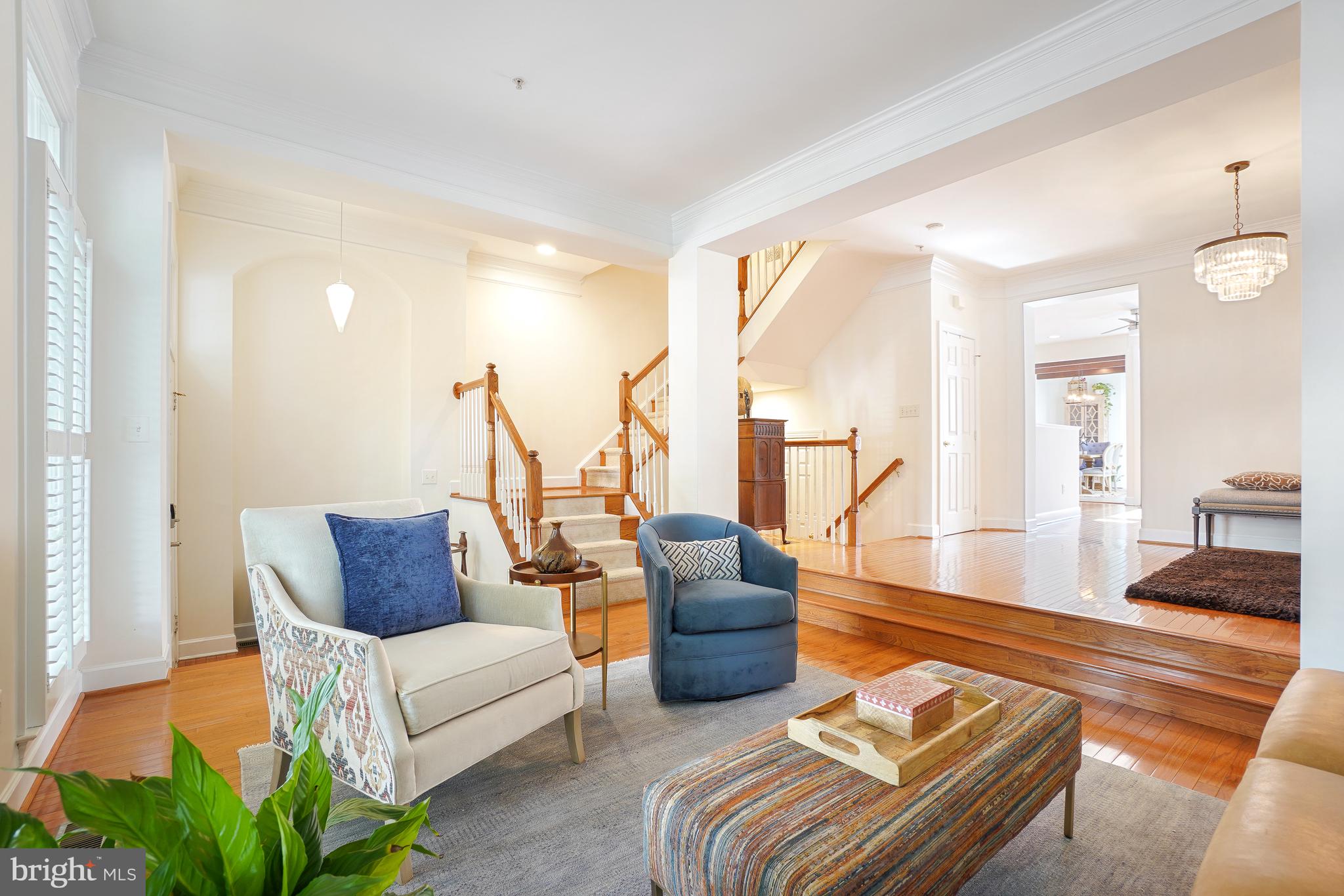 305 Hart Road Gaithersburg, MD 20878 - Photo 6 of 49 Living