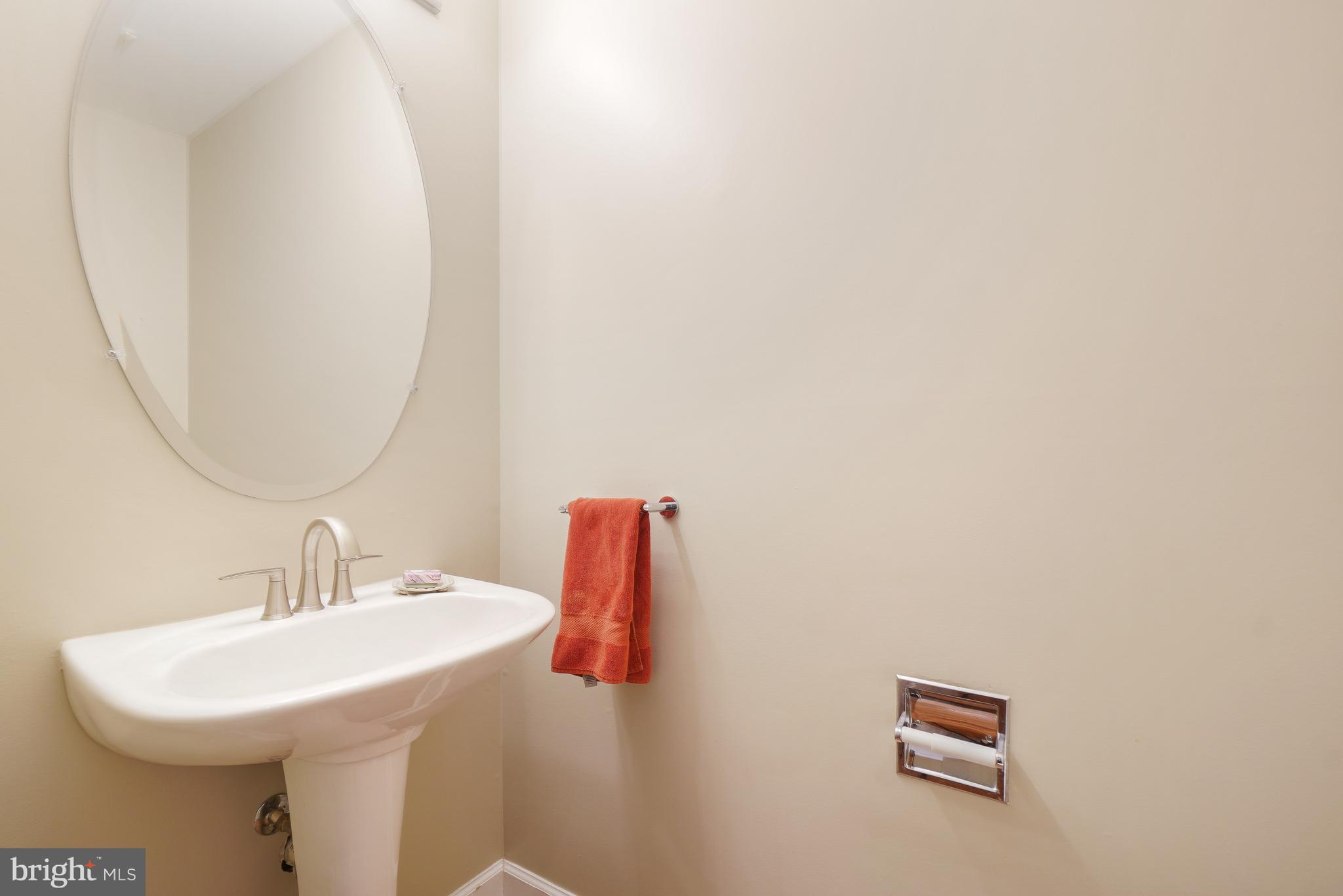 305 Hart Road Gaithersburg, MD 20878 - Photo 10 of 49 Powder Room