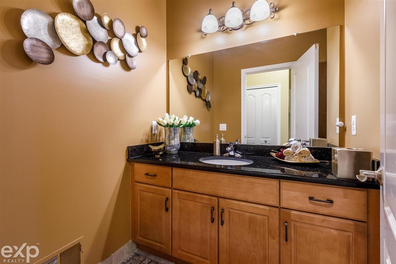 2138 Avon Lake Lane Rochester, MI 48307 - Photo 16 of 40 50064356-15.JPG