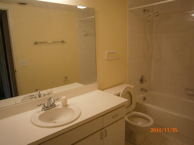 950 South Kanner Highway, Unit 905 Stuart, FL 34994 - Photo 4 of 12 guest bath