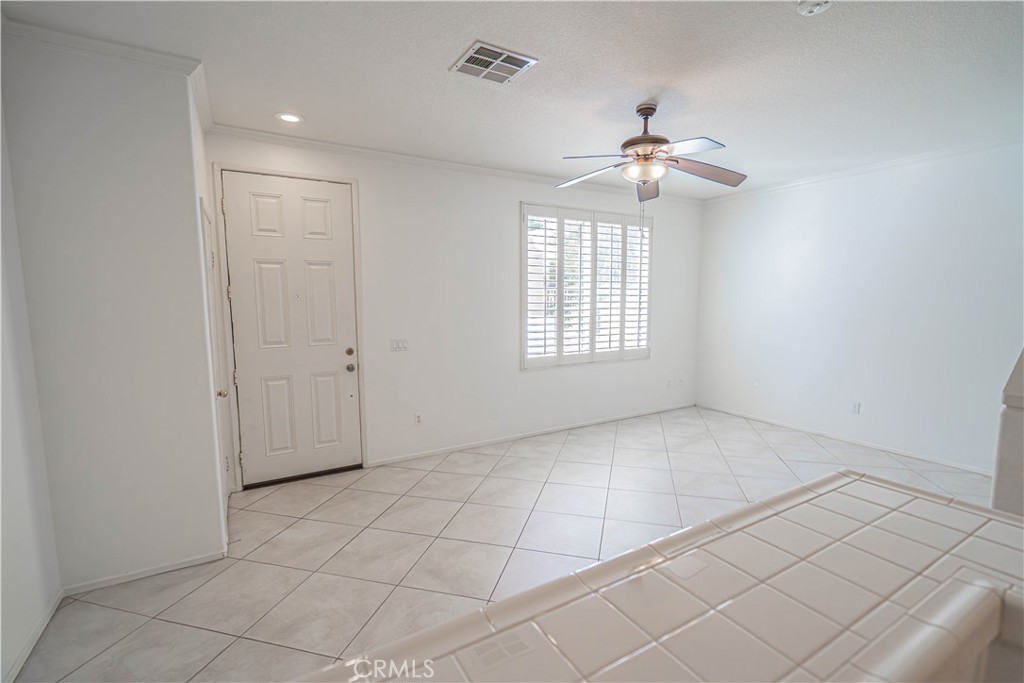 25405 Silver Crest Court Saugus, CA 91350 - Photo 14 of 34