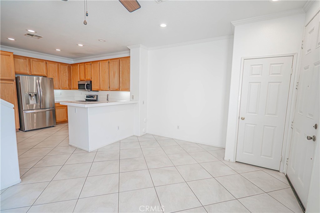 25405 Silver Crest Court Saugus, CA 91350 - Photo 10 of 34