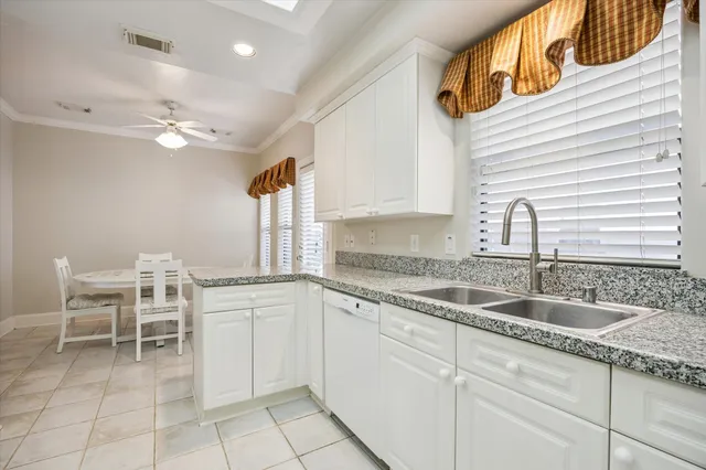 $3,200 | 2422 Dorrington Street, Unit A, Houston, TX 77030