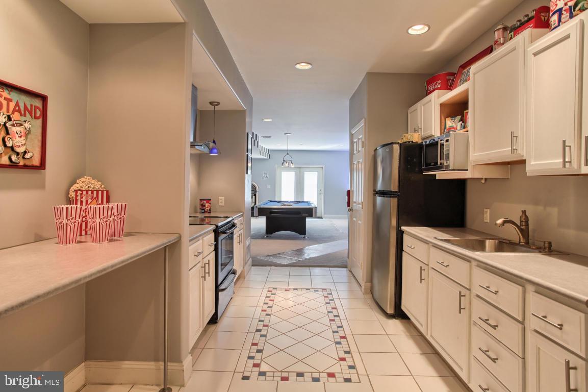 2133 Colleens Way Lancaster, PA 17601 - Photo 10 of 49 Gallery Image 10