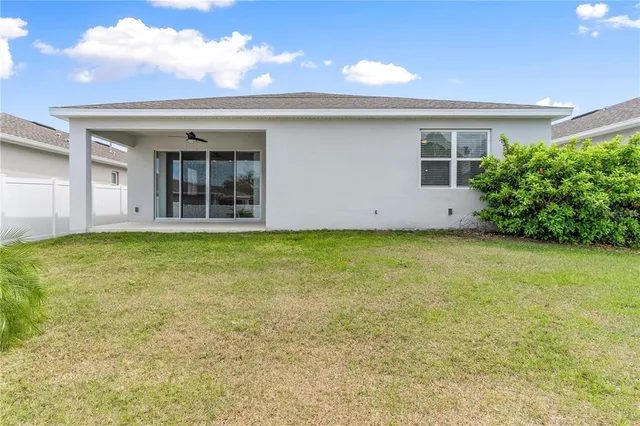 a view of an house with backyard of house