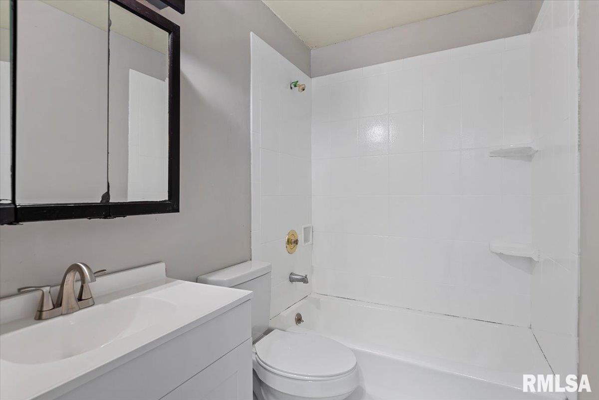 400 Lexington Heights Drive Rochester, IL 62563 - Photo 15 of 26