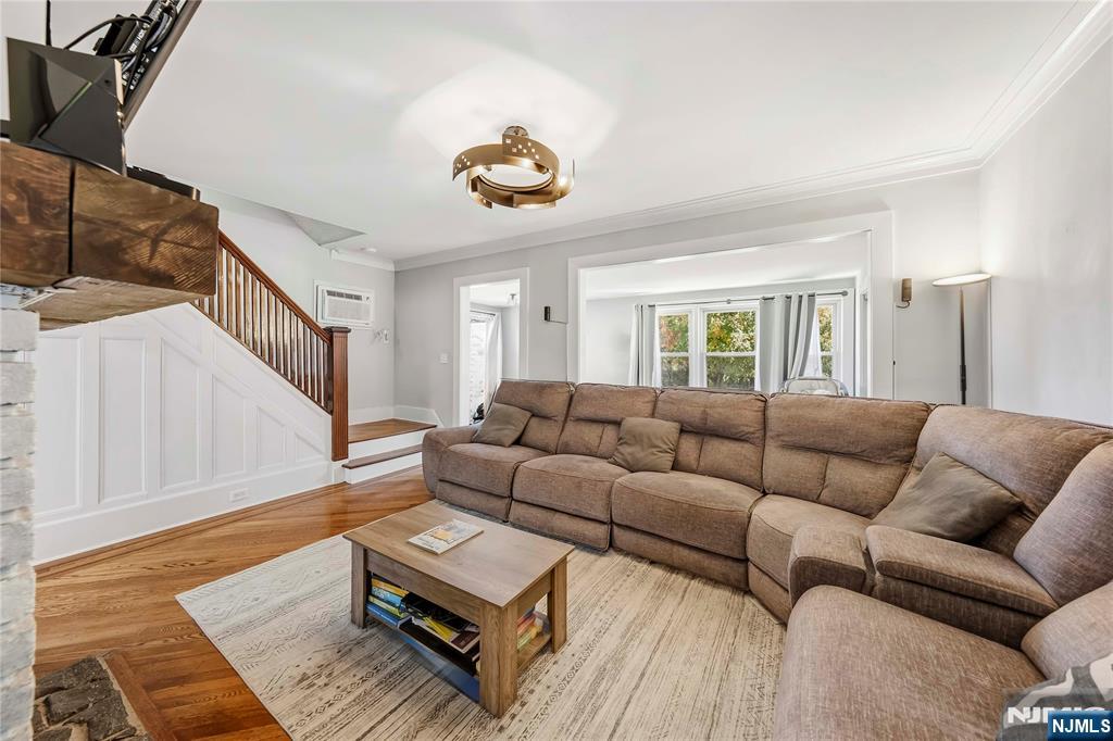 344 Rutherford Avenue Lyndhurst, NJ 07071 - Photo 5 of 22 Gallery Image 5