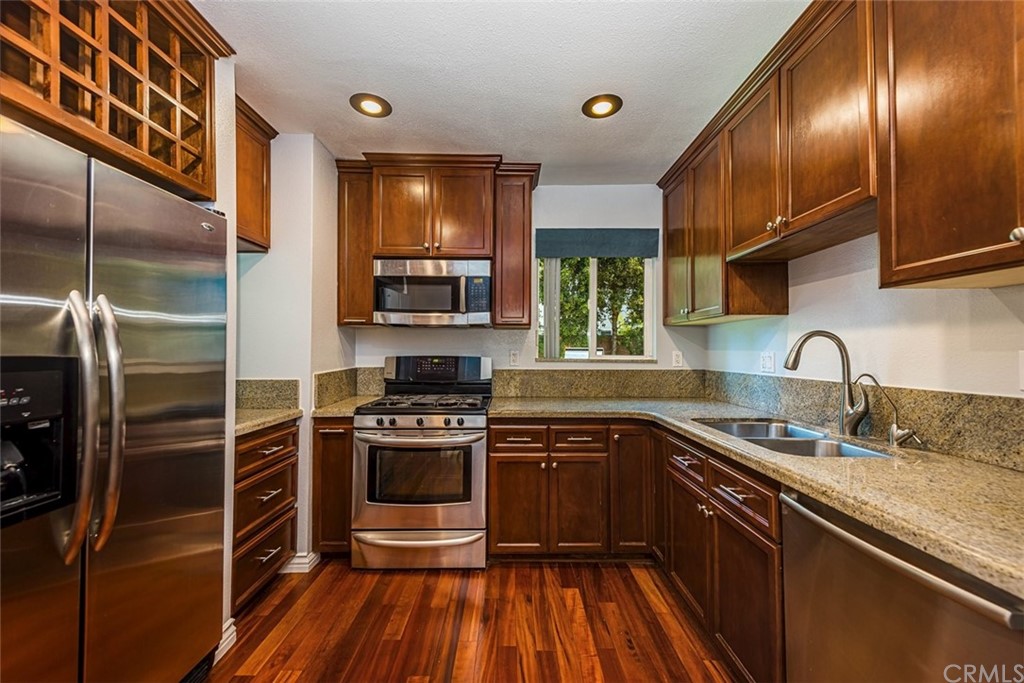 2114 Elden Avenue Costa Mesa, CA 92627 - Photo 18 of 40