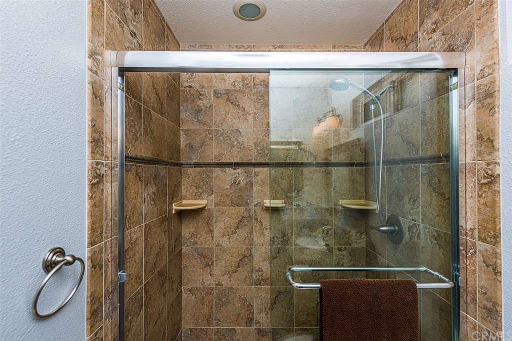 2114 Elden Avenue Costa Mesa, CA 92627 - Photo 30 of 40 Guest Bathroom