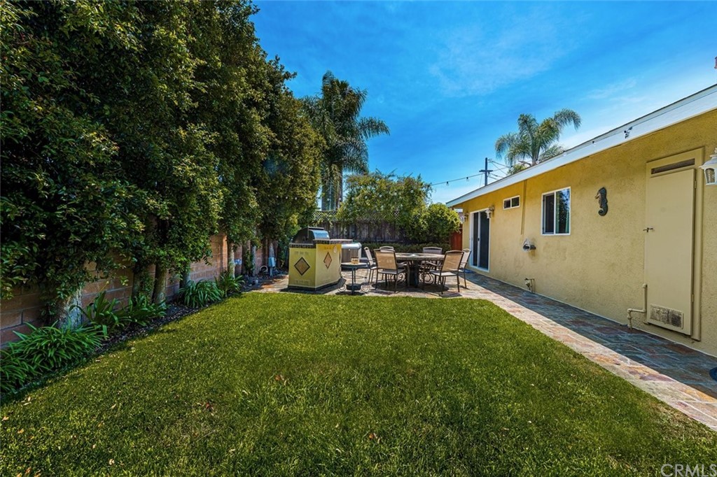 2114 Elden Avenue Costa Mesa, CA 92627 - Photo 39 of 40