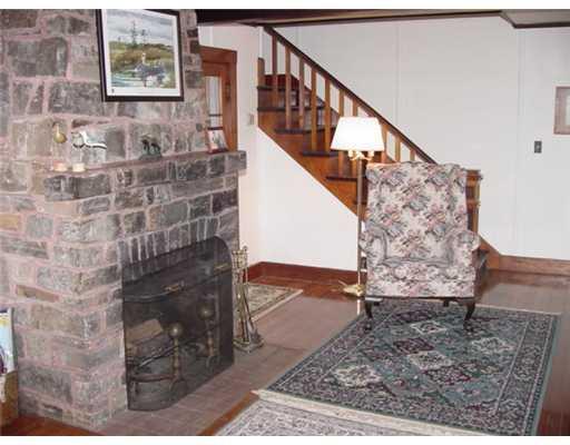 35 Island Avenue Cumberland, ME 04021 - Photo 8 of 12 Living Room.