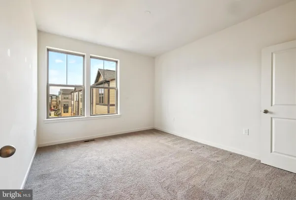 $3,300 | 46007 Woodpecker Square, Sterling, VA 20165