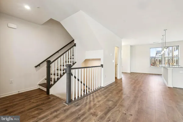 $3,300 | 46007 Woodpecker Square, Sterling, VA 20165