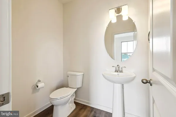 $3,300 | 46007 Woodpecker Square, Sterling, VA 20165