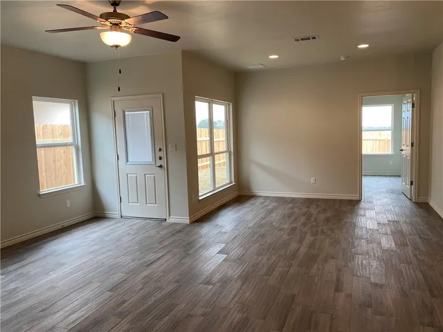 $1,595 | 573 Cr 306 Jarrell Tx 76573, Unit A, Jarrell, TX 76537