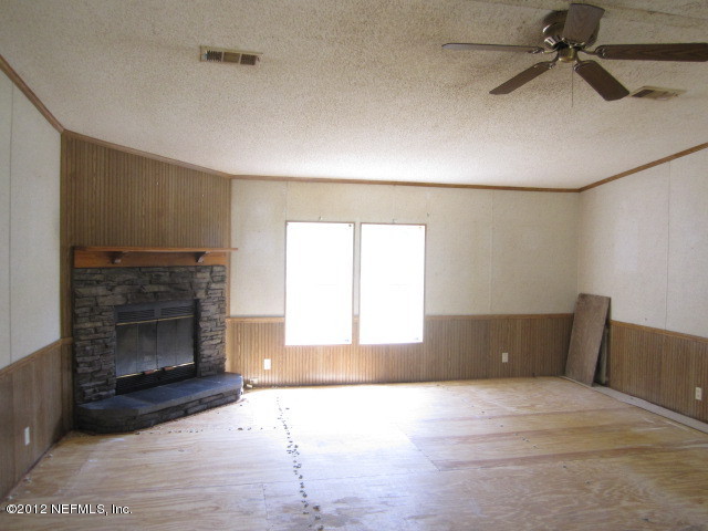 146 Possum Walk Road Satsuma, FL 32189 - Photo 3 of 14 Living Room with Fireplace